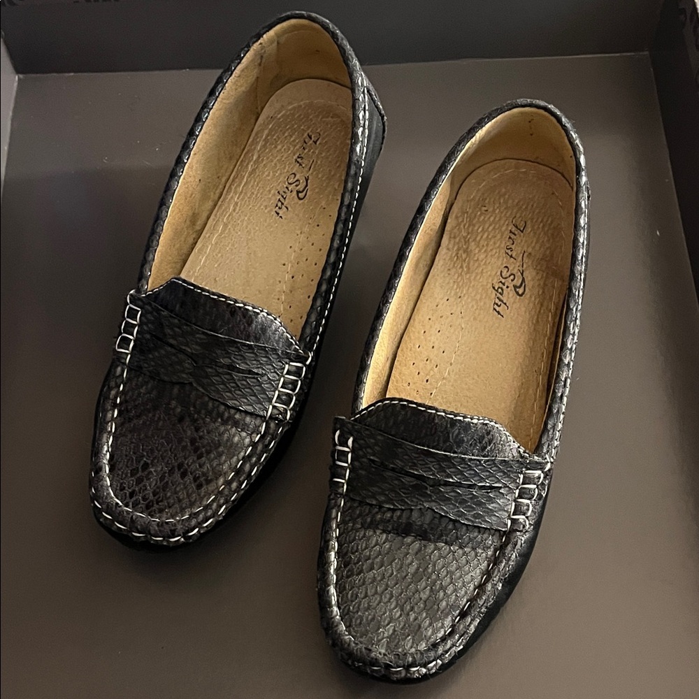 Stylish Black Loafers for Women